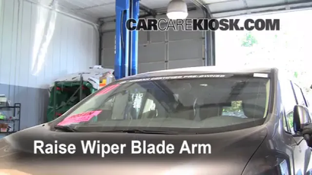 2011 Nissan Quest SL 3.5L V6 Escobillas de limpiaparabrisas delantero Cambiar escobillas de limpiaparabrisas